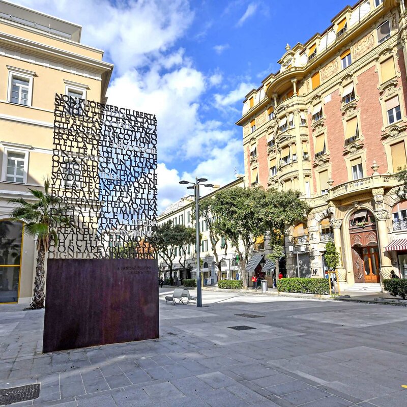 Centro storico Savona: Monumento Pertini | © Archivio visitsavona