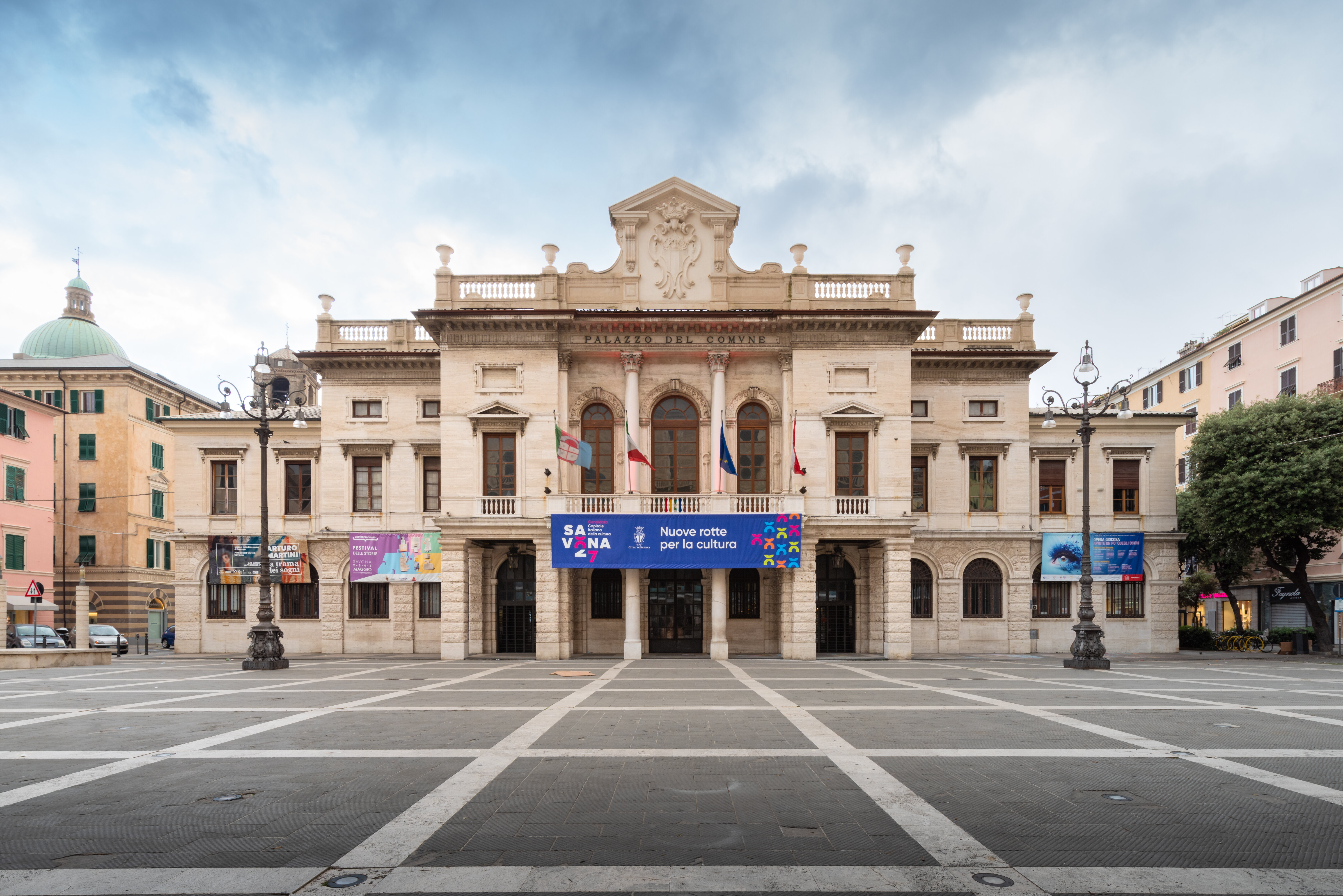 Striscione della candidatura appeso sul palazzo del comune di Savona dal titolo Nuove rotte per la cultura | © comune di Savona 